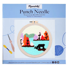 Charger l'image dans la galerie, Punch Needle Renne au bord d'un Lac