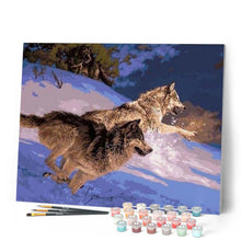 Charger l'image dans la galerie, peinture par numéros | Deux Loups s’élançant dans la Neige | animaux, intermédiaire, loups | FiguredArt