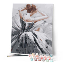 Charger l'image dans la galerie, Danseuse de Dos et robe Grise