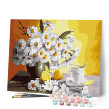 Charger l'image dans la galerie, Vase de marguerites et tasse de thé