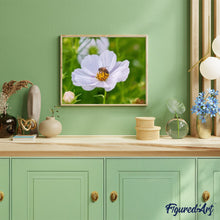 Charger l'image dans la galerie, peinture par numéros | Abeille butinant une Fleur | fleurs, intermédiaire | FiguredArt