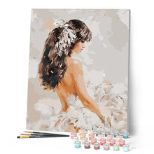 Charger l'image dans la galerie, peinture par numéros | Jeune Femme en blanc | facile, ville | FiguredArt