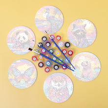 Charger l&#39;image dans la galerie, Peinture par numéros Dessous de Verre 15cm (6 pièces) - Série Faune avec Panda, Raton Laveur et Phoque