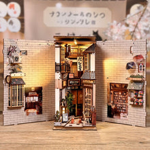 Charger l'image dans la galerie, Book Nook - La ruelle attendant le chat