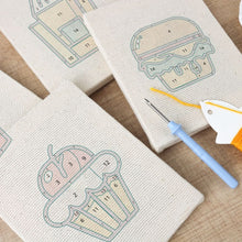 Charger l'image dans la galerie, Punch Needle Kit (4 pièces) avec cadres - Fast Food Fun