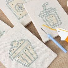 Charger l'image dans la galerie, Punch Needle Kit (4 pièces) avec cadres - Snacks du Quotidien