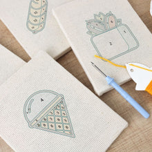 Charger l'image dans la galerie, Punch Needle Kit (4 pièces) avec cadres - Moments Gourmands