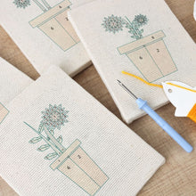 Charger l'image dans la galerie, Punch Needle Kit (4 pièces) avec cadres - Mini Pots Fleuris 1