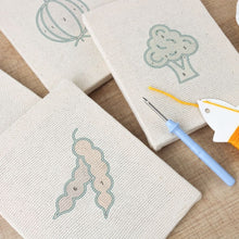 Charger l'image dans la galerie, Punch Needle Kit (4 pièces) avec cadres - Délices de Légumes