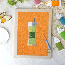 Charger l'image dans la galerie, Punch Needle Kit avec cadre - Cocktail 1