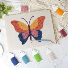 Charger l'image dans la galerie, Punch Needle Kit avec cadre - Papillon Orange