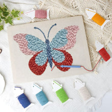 Charger l'image dans la galerie, Punch Needle Kit avec cadre - Ailes de Printemps