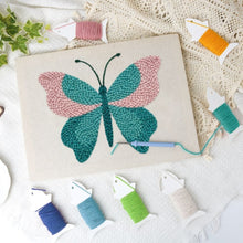 Charger l'image dans la galerie, Punch Needle Kit avec cadre - Papillon Azur