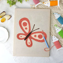 Charger l'image dans la galerie, Punch Needle Kit avec cadre - Papillon Rouge