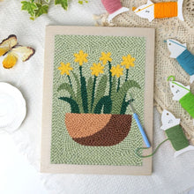 Charger l'image dans la galerie, Punch Needle Kit avec cadre - Jonquilles Ensoleillées