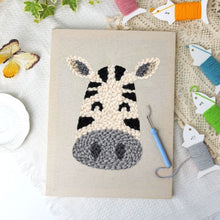 Charger l'image dans la galerie, Punch Needle Kit avec cadre - Zèbre Heureux