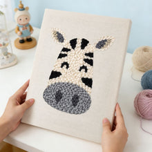 Charger l'image dans la galerie, Punch Needle Kit avec cadre - Zèbre Heureux
