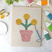 Charger l'image dans la galerie, Punch Needle Kit avec cadre - Main Verte