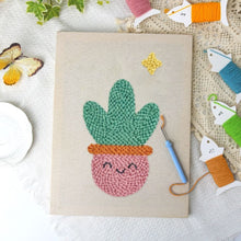 Charger l'image dans la galerie, Punch Needle Kit avec cadre - Cactus Souriant