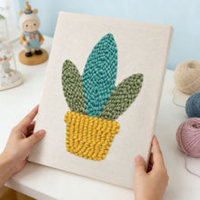 Charger l'image dans la galerie, Punch Needle Kit avec cadre - Succulente Dorée