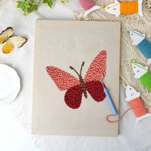 Charger l'image dans la galerie, Punch Needle Kit avec cadre - Ailes Pourpres
