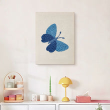 Charger l'image dans la galerie, Punch Needle Kit avec cadre - Papillon Rêve Bleu