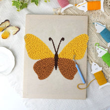 Charger l'image dans la galerie, Punch Needle Kit avec cadre - Papillon Doré