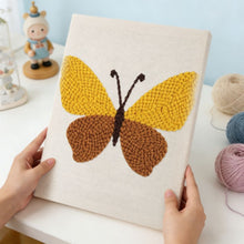 Charger l'image dans la galerie, Punch Needle Kit avec cadre - Papillon Doré