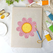 Charger l'image dans la galerie, Punch Needle Kit avec cadre - Marguerite Rose