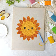 Charger l'image dans la galerie, Punch Needle Kit avec cadre - Soleil Souriant