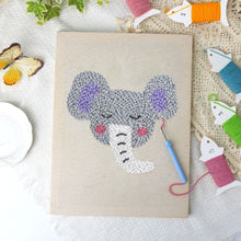 Charger l'image dans la galerie, Punch Needle Kit avec cadre - Petit Éléphant