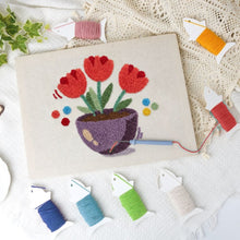 Charger l'image dans la galerie, Punch Needle Kit avec cadre - Tulipes Colorées
