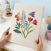 Charger l'image dans la galerie, Punch Needle Kit avec cadre - Papillon et Fleurs