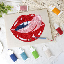 Charger l'image dans la galerie, Punch Needle Kit avec cadre - Baiser Étoilé
