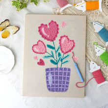 Charger l'image dans la galerie, Punch Needle Kit avec cadre - Fleurs du Cœur