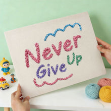 Charger l'image dans la galerie, Punch Needle Kit avec cadre - Never Give Up