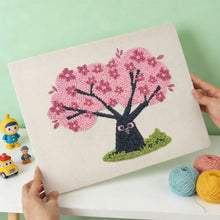 Charger l'image dans la galerie, Punch Needle Kit avec cadre - Cerisier avec Hiboux