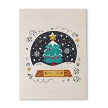 Charger l'image dans la galerie, Punch Needle Kit avec cadre - Sapin de Noël Magique Figured'Art