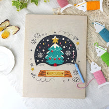 Charger l'image dans la galerie, Punch Needle Kit avec cadre - Sapin de Noël Magique
