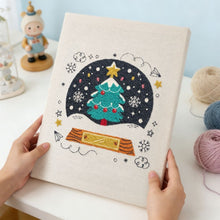 Charger l'image dans la galerie, Punch Needle Kit avec cadre - Sapin de Noël Magique
