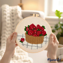 Charger l&#39;image dans la galerie, Punch Needle Panier de fraises