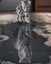 Charger l'image dans la galerie, Broderie Diamant | Broderie Diamant - Reflet Chaton et Tigre | animaux, Broderie Animaux, lions, tigres | FiguredArt