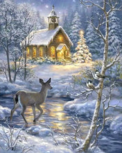 Charger l'image dans la galerie, Broderie Diamant Biche traversant la rivière en Hiver paysages hiver rennes et biches | FiguredArt
