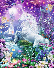 Charger l'image dans la galerie, Broderie Diamant - Licorne et paysage féérique