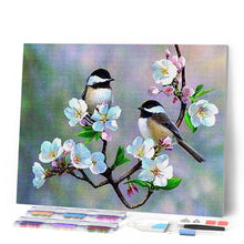 Charger l'image dans la galerie, Broderie Diamant - Petits Oiseaux et Fleurs Blanches 40x50cm toile tendue sur châssis