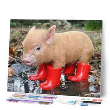 Charger l'image dans la galerie, Broderie Diamant | Broderie Diamant - Porcelet et Bottes rouges | animaux Broderie Animaux | FiguredArt
