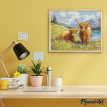 Charger l'image dans la galerie, Broderie Diamant - Famille de vaches Highland au lac