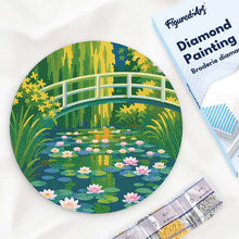 Charger l'image dans la galerie, Broderie Diamant sur Disque en Bois - Nymphéas et le pont japonais - Monet