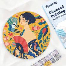 Charger l'image dans la galerie, Broderie Diamant sur Disque en Bois - La Femme à l’éventail - Klimt