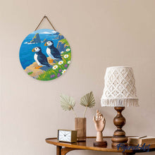 Charger l'image dans la galerie, Broderie Diamant sur Disque en Bois - Macareux sur les falaises océaniques